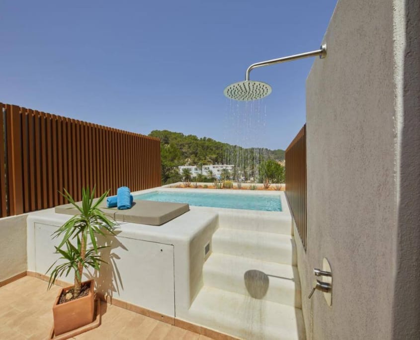 Cala San Miguel The Club