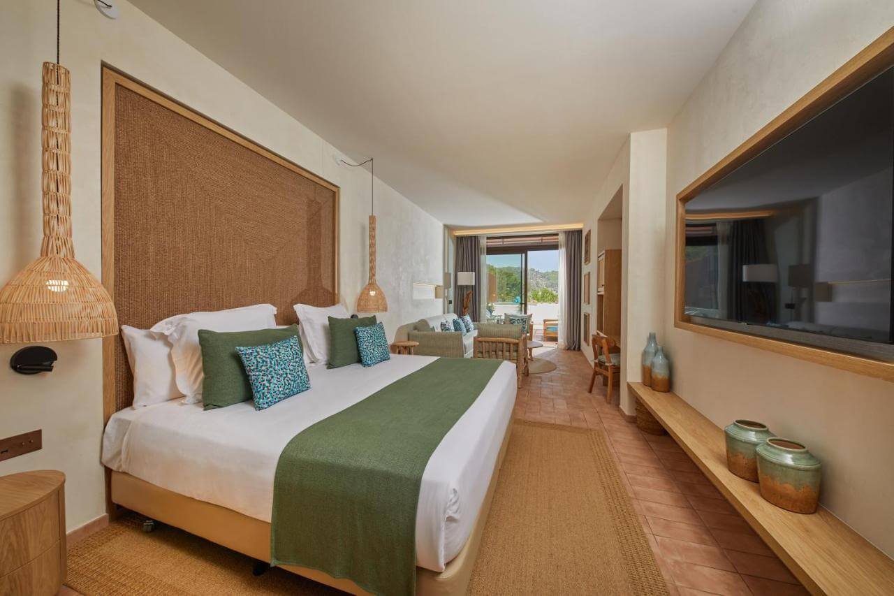 Cala San Miguel The Club