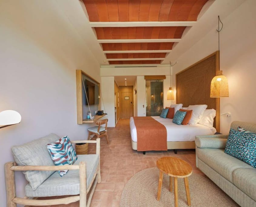 Cala San Miguel The Club