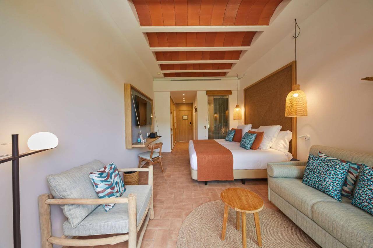 Cala San Miguel The Club