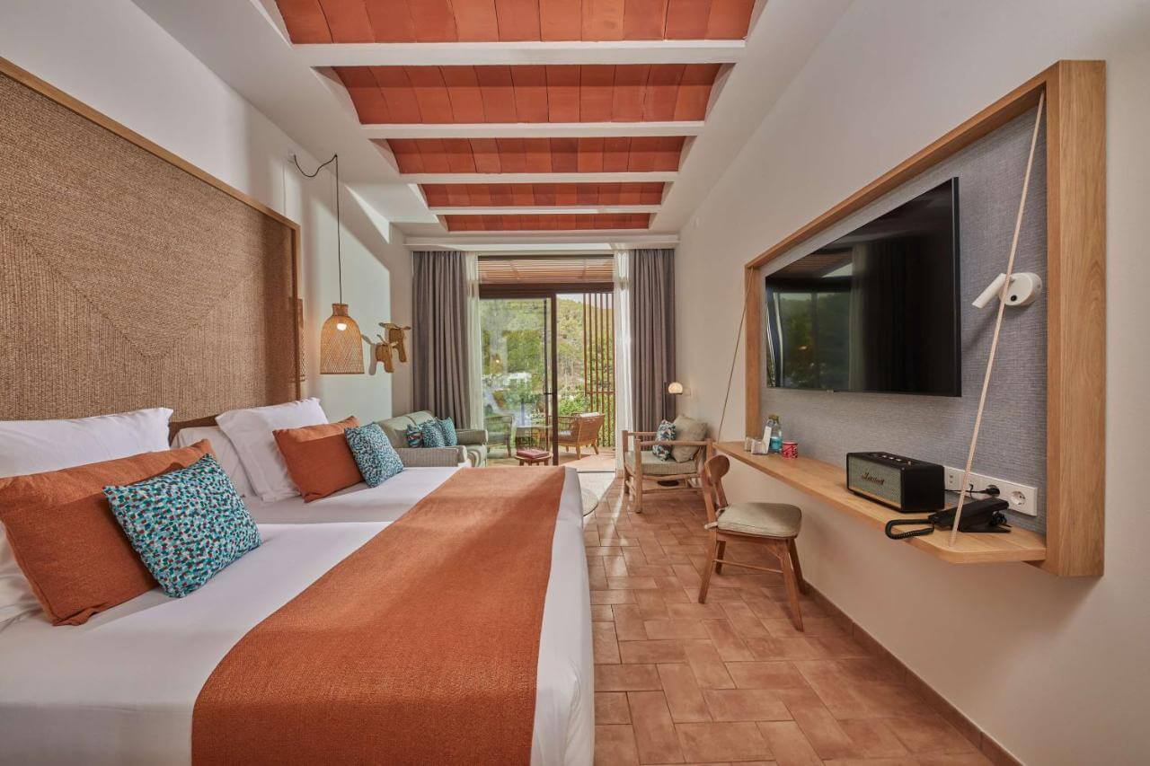 Cala San Miguel The Club