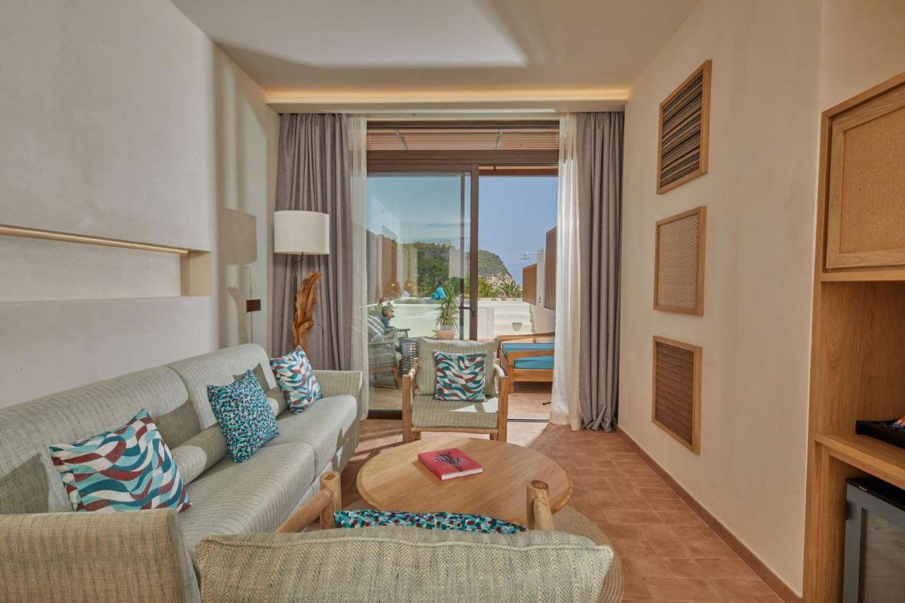 Cala San Miguel The Club